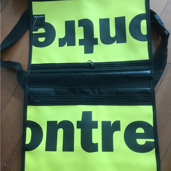 Large Yellow / Black Messenger Bag Montreal Logo - Picture 2 of 4